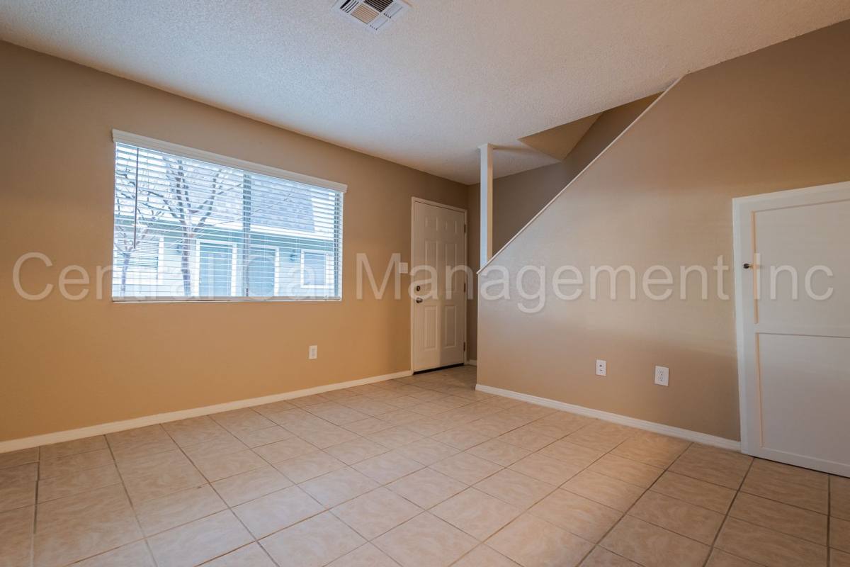 Apartment for rent at 930 Day Ave, Bakersfield, CA 93308