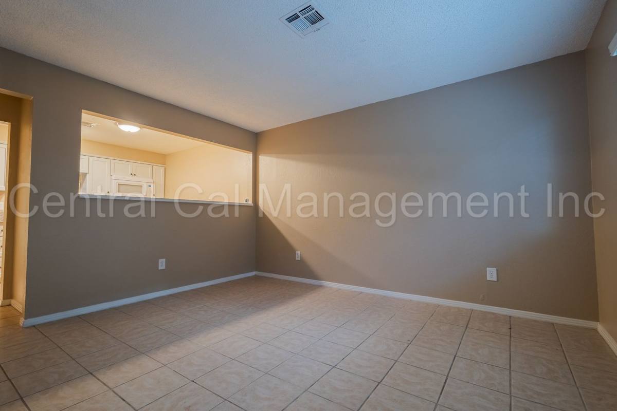 Apartment for rent at 930 Day Ave, Bakersfield, CA 93308