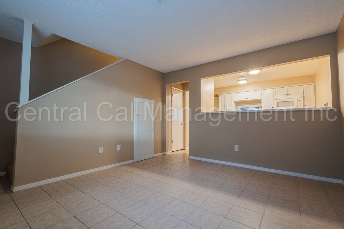 Apartment for rent at 930 Day Ave, Bakersfield, CA 93308