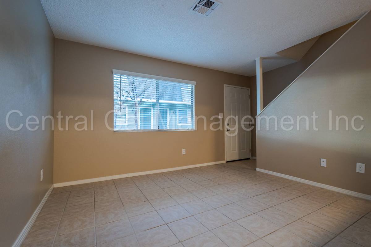 Apartment for rent at 930 Day Ave, Bakersfield, CA 93308