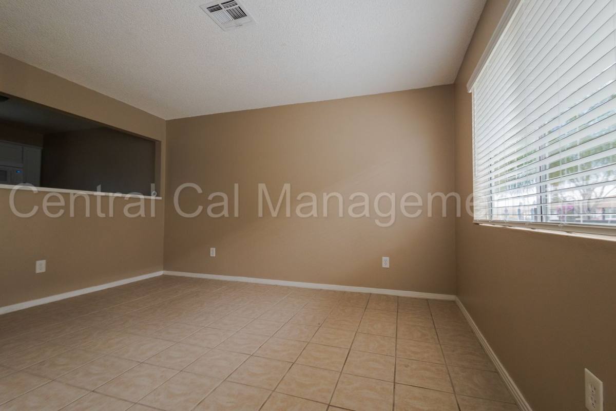 Apartment for rent at 930 Day Ave, Bakersfield, CA 93308