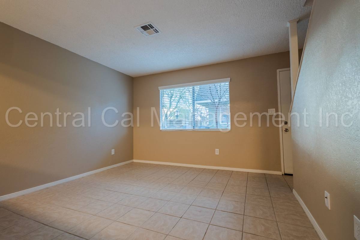 Apartment for rent at 930 Day Ave, Bakersfield, CA 93308