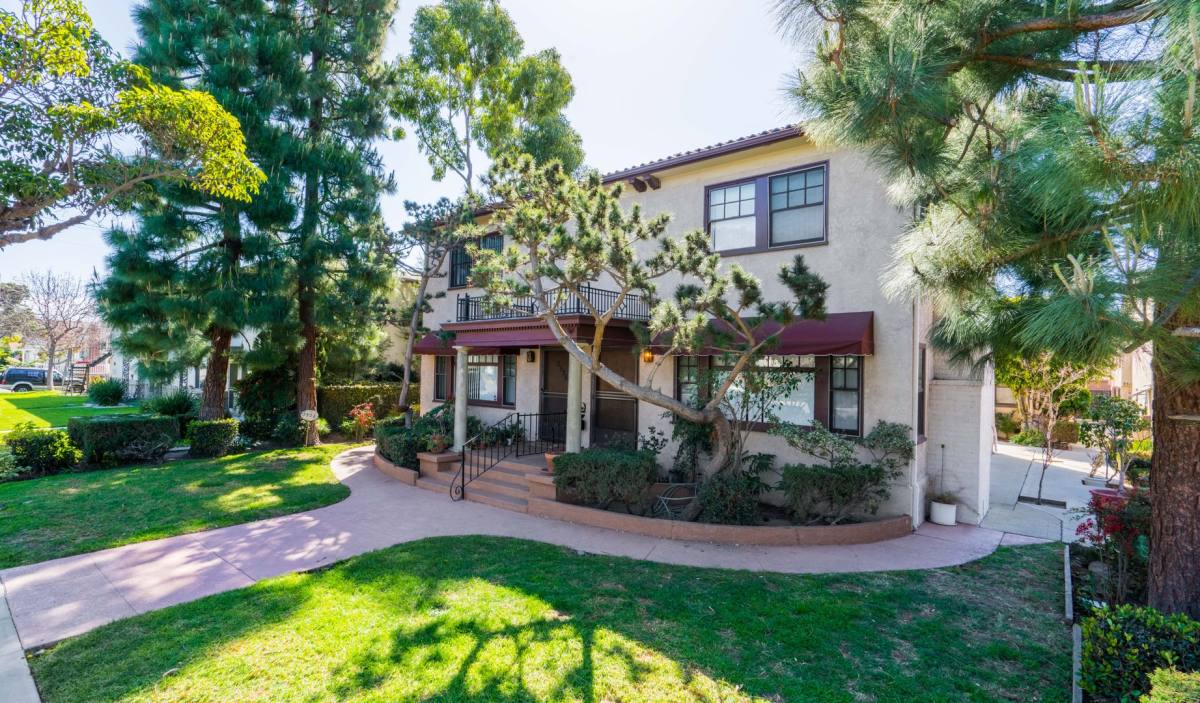 Apartment for rent at 3512-20 2nd St, Long Beach, CA 90803