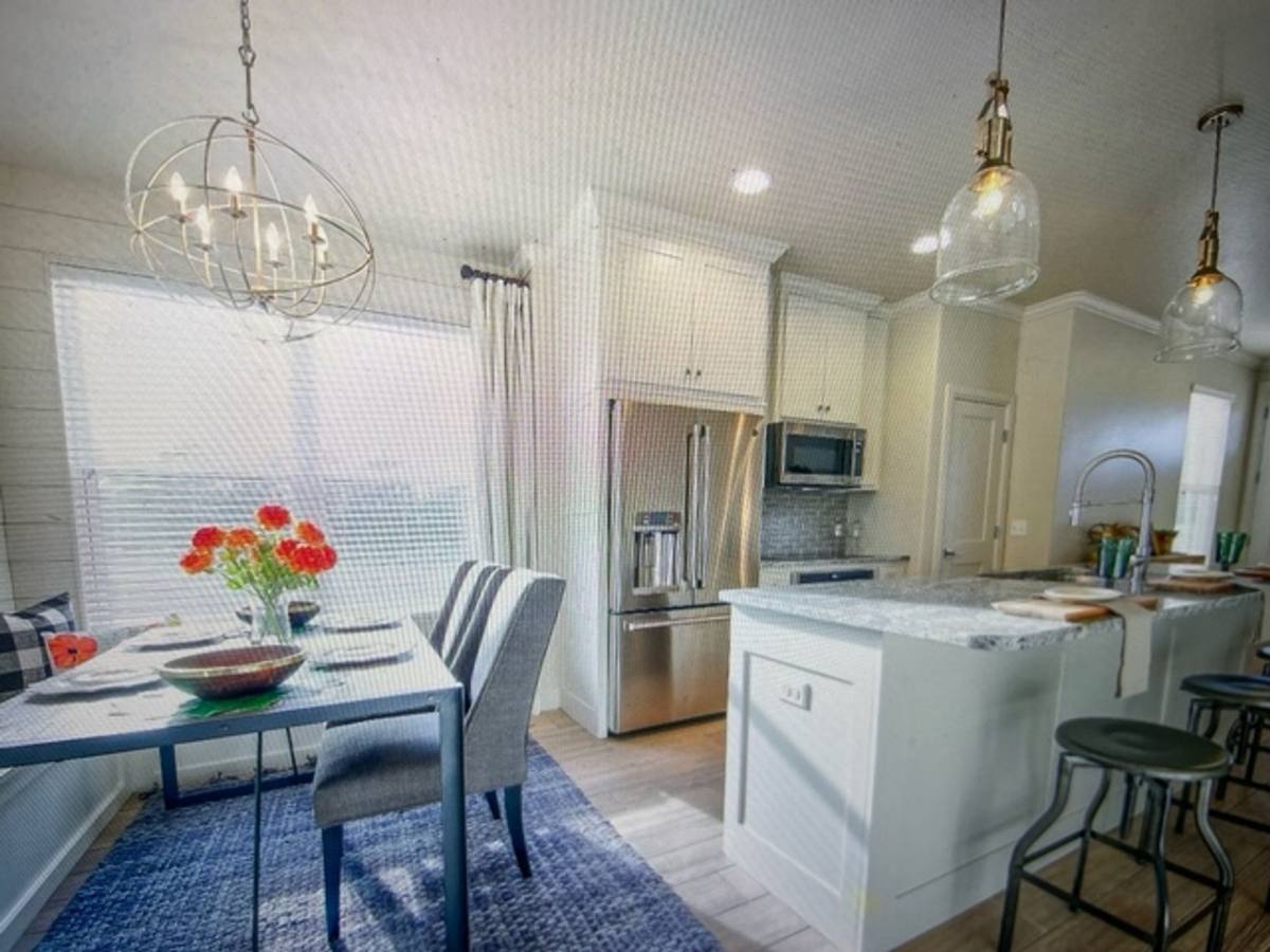 Apartment for rent at 16108 N Western Ave, Edmond, OK 73013