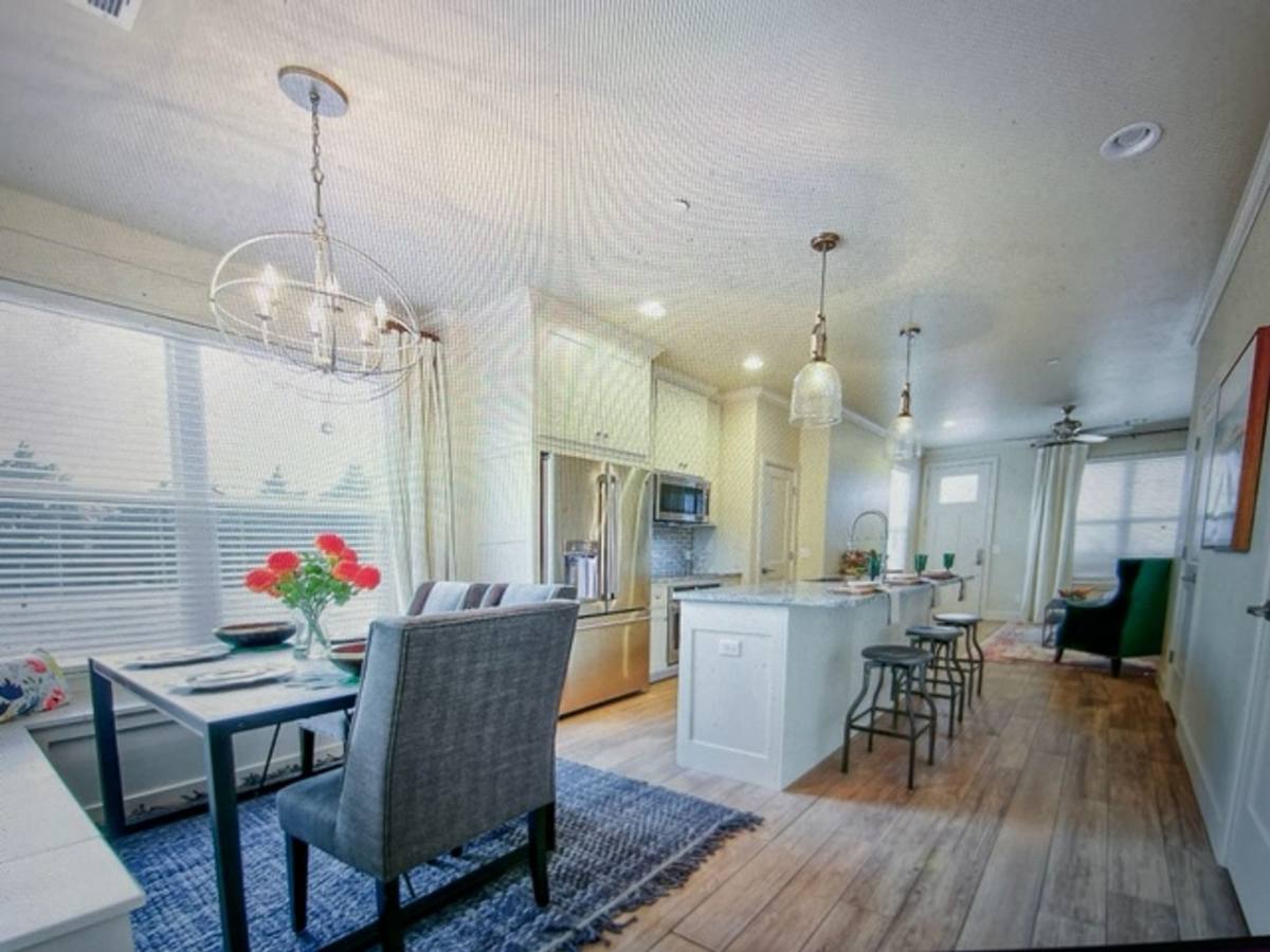 Apartment for rent at 16108 N Western Ave, Edmond, OK 73013