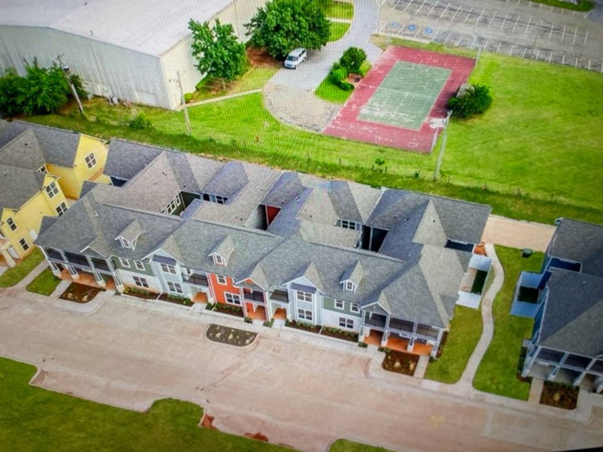 Apartment for rent at 16108 N Western Ave, Edmond, OK 73013