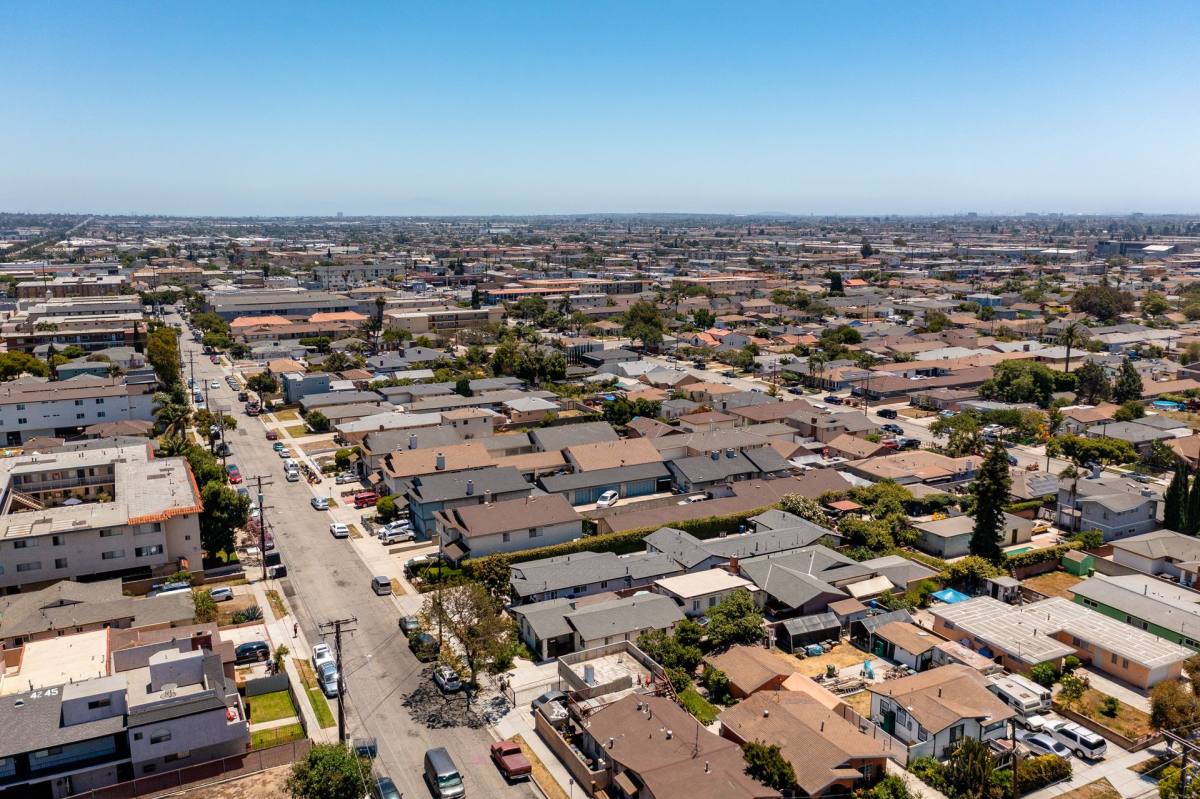 Apartment for rent at 4236 W 129th St, Hawthorne, CA 90250