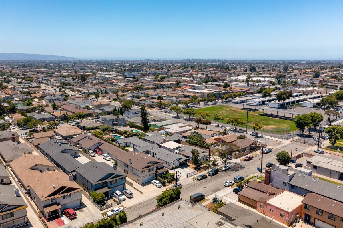 Apartment for rent at 4236 W 129th St, Hawthorne, CA 90250