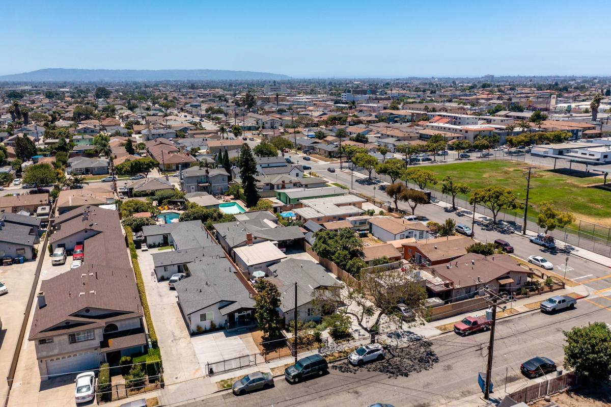 Apartment for rent at 4236 W 129th St, Hawthorne, CA 90250