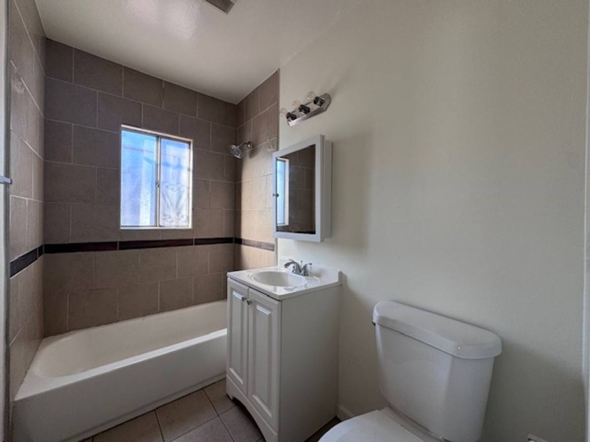 Apartment for rent at 1561 W Pacific Coast Highway, Long Beach, CA 90810