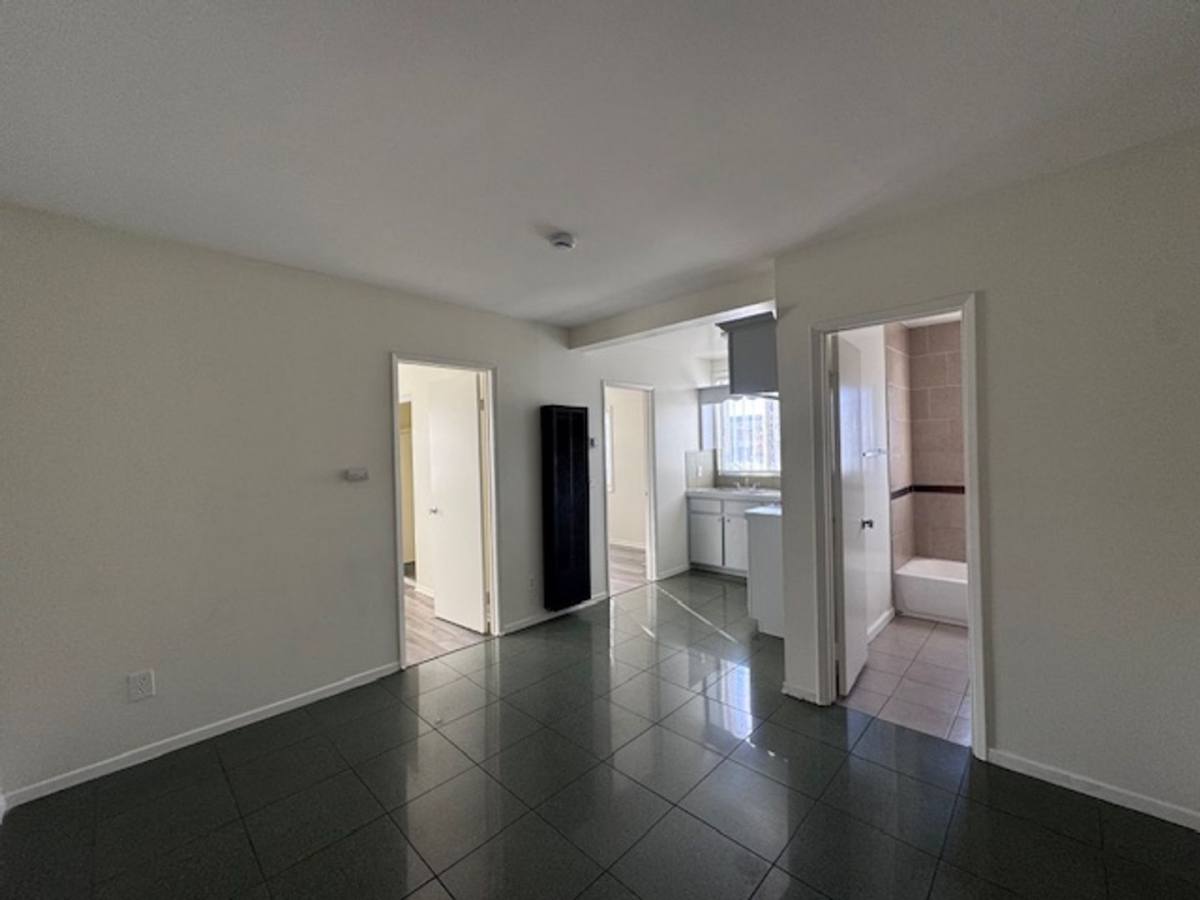 Apartment for rent at 1561 W Pacific Coast Highway, Long Beach, CA 90810