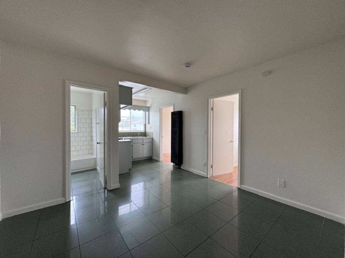 Apartment for rent at 1561 W Pacific Coast Highway, Long Beach, CA 90810