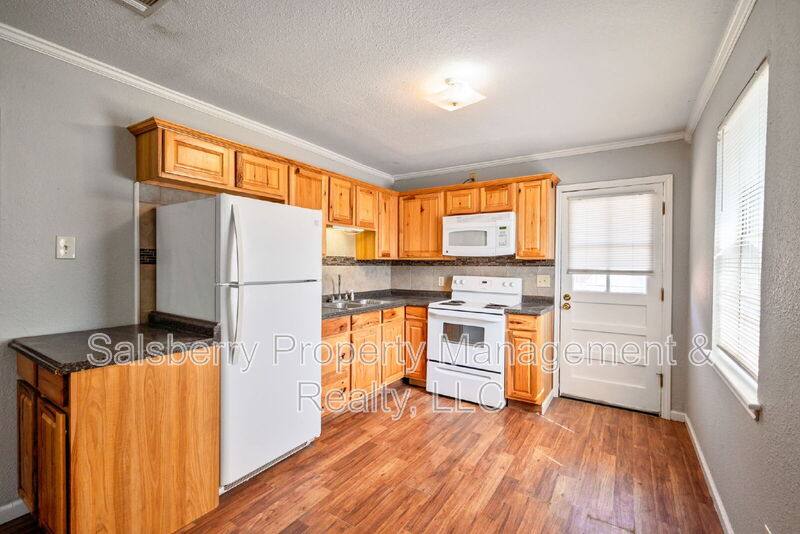 House for rent at 1211 NW 3rd Ave, Mineral Wells, TX 76067