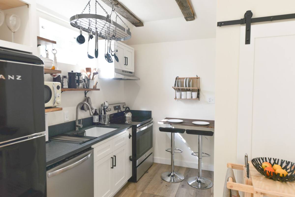 Apartment for rent at 31251 Pedro St, Laguna Beach, CA 92651