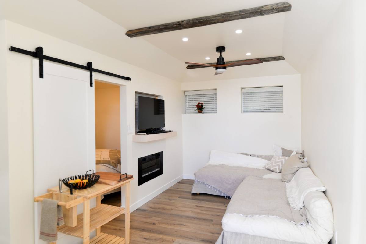 Apartment for rent at 31251 Pedro St, Laguna Beach, CA 92651