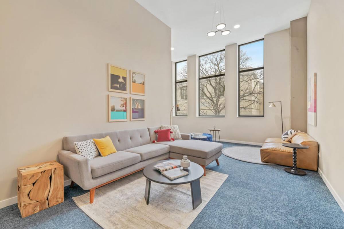 Apartment for rent at 1900 W Lawrence Ave, Chicago, IL 60640