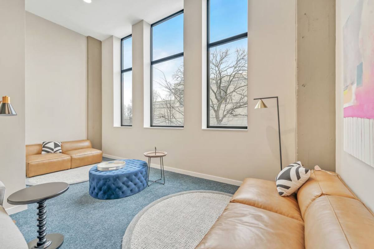 Apartment for rent at 1900 W Lawrence Ave, Chicago, IL 60640
