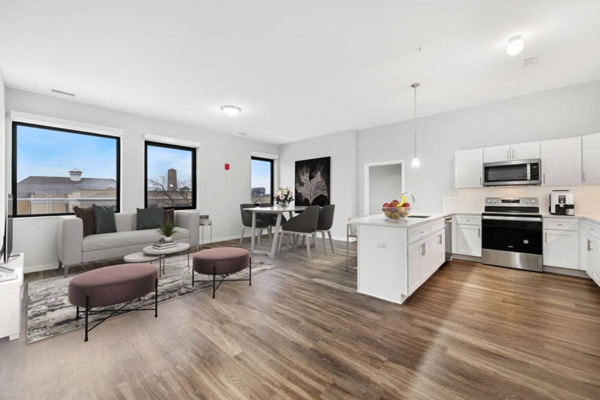Apartment for rent at 1900 W Lawrence Ave, Chicago, IL 60640