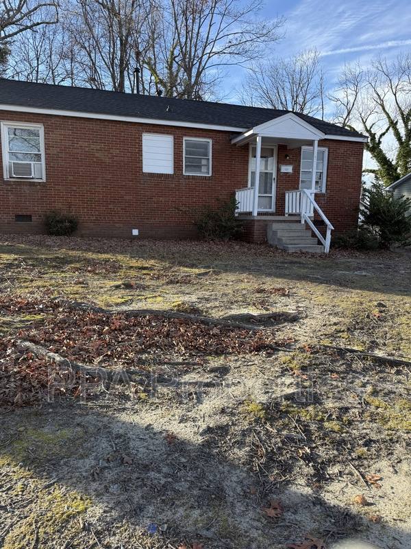 Apartment for rent at 221 Willow Ave, Burlington, NC 27217