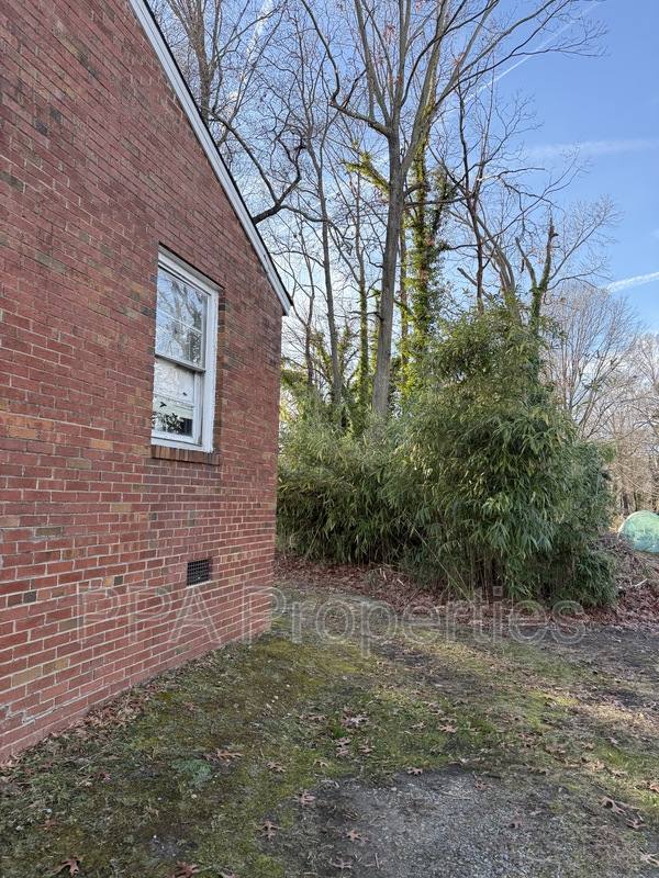 Apartment for rent at 221 Willow Ave, Burlington, NC 27217