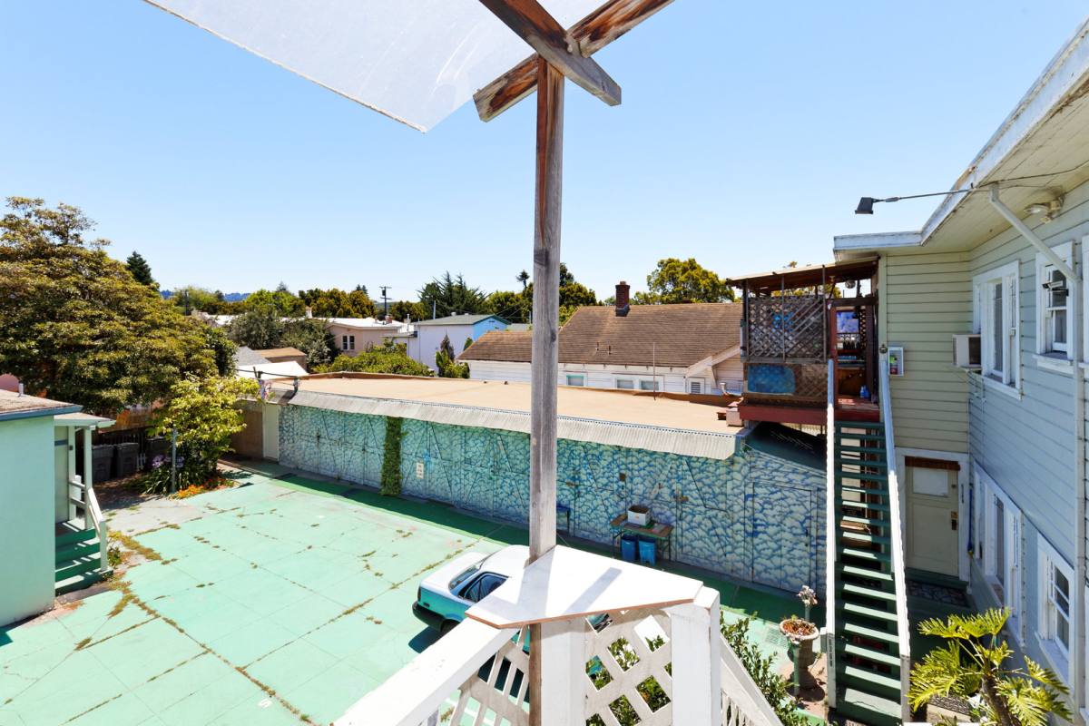 Apartment for rent at 6366 Racine St, Oakland, CA 94609