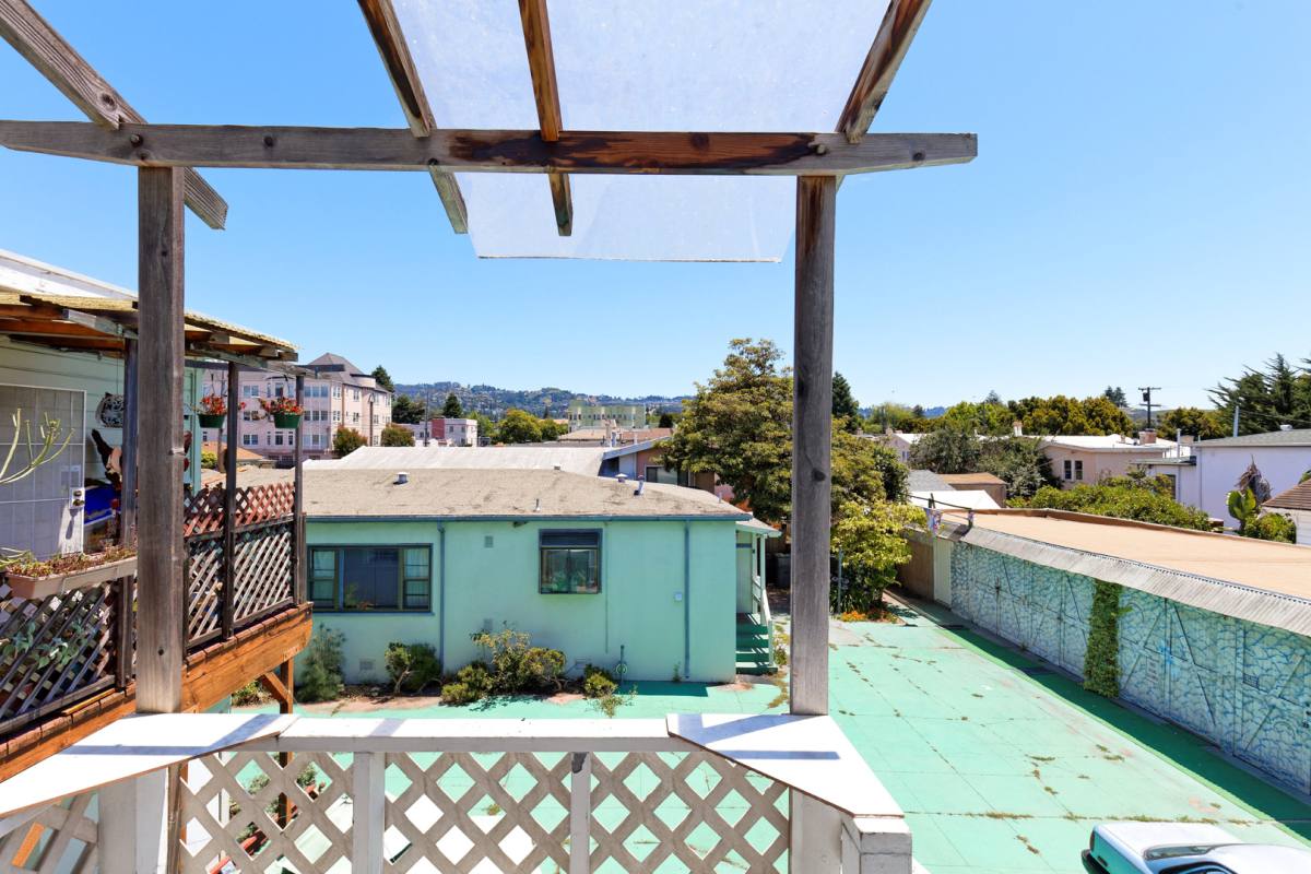 Apartment for rent at 6366 Racine St, Oakland, CA 94609