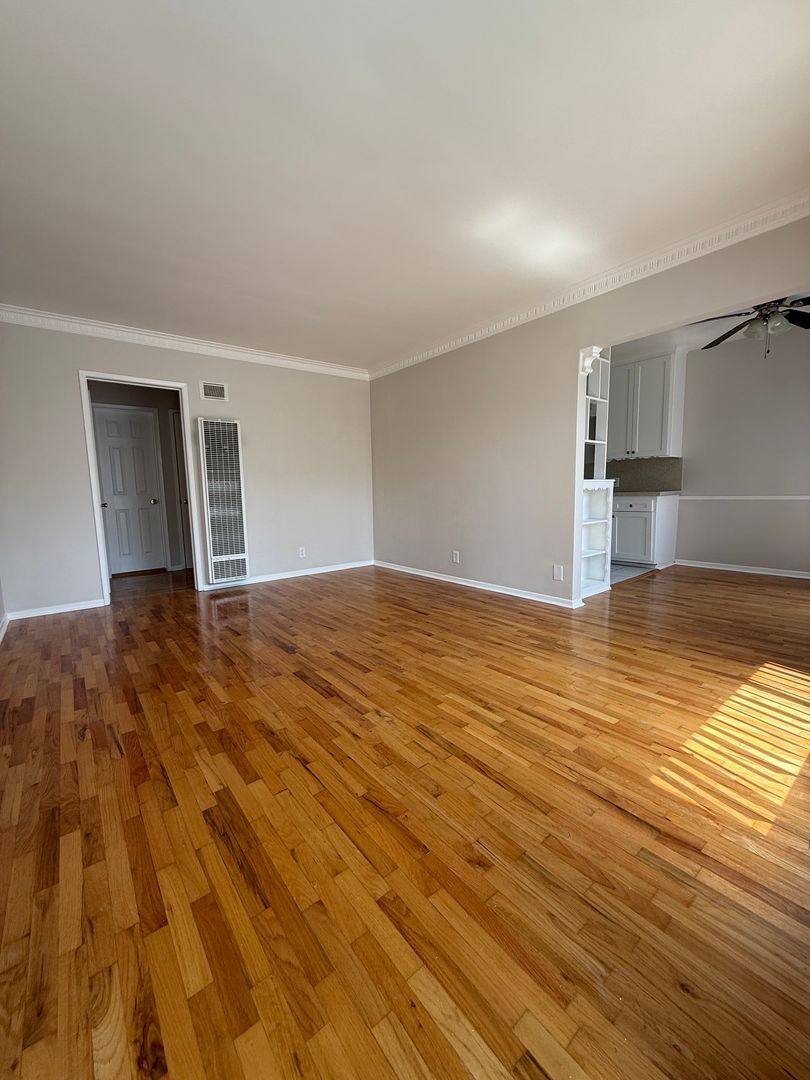 Apartment for rent at 4433 E 4th St, Long Beach, CA 90814