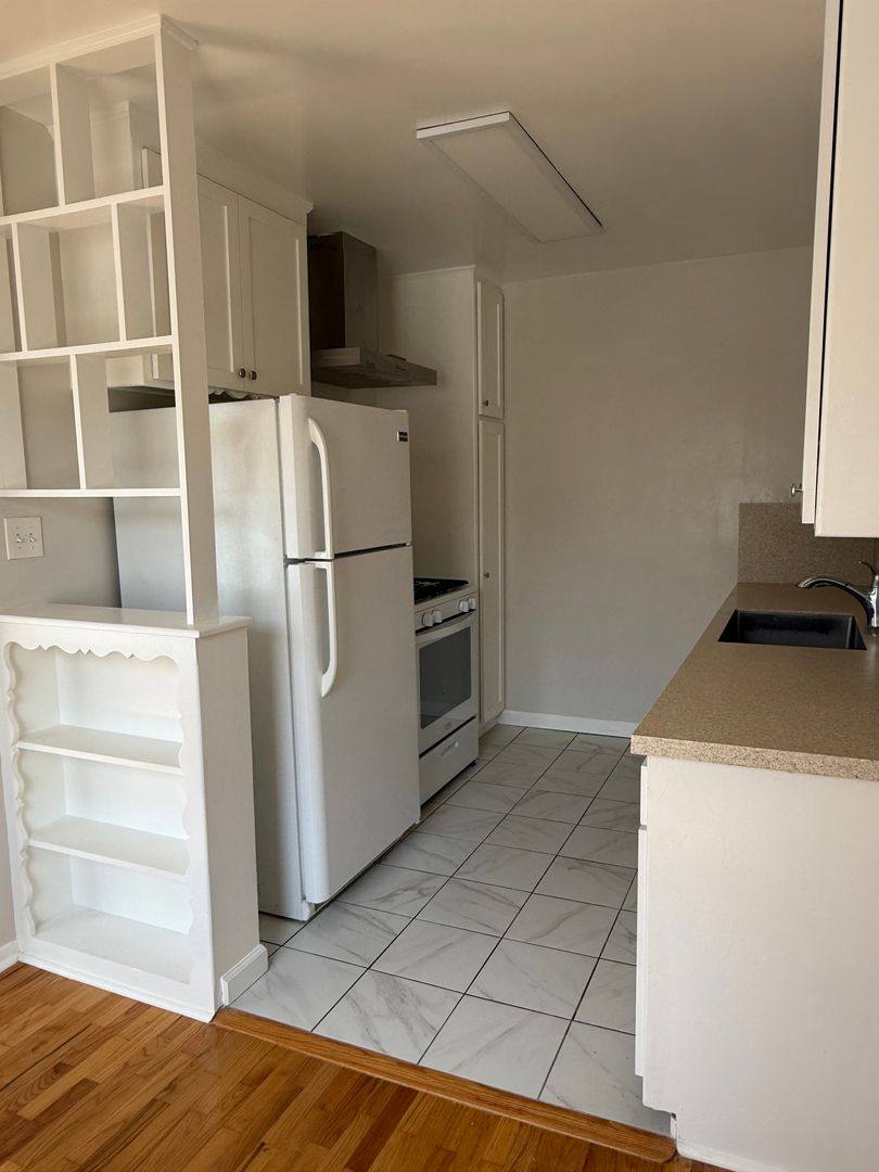 Apartment for rent at 4433 E 4th St, Long Beach, CA 90814