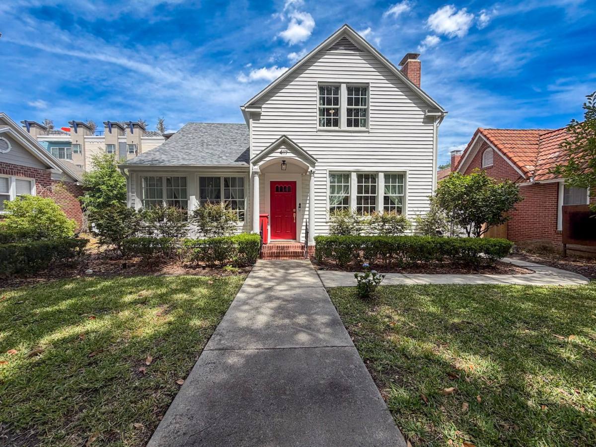 House for rent at 417 SW 10th St, Gainesville, FL 32601