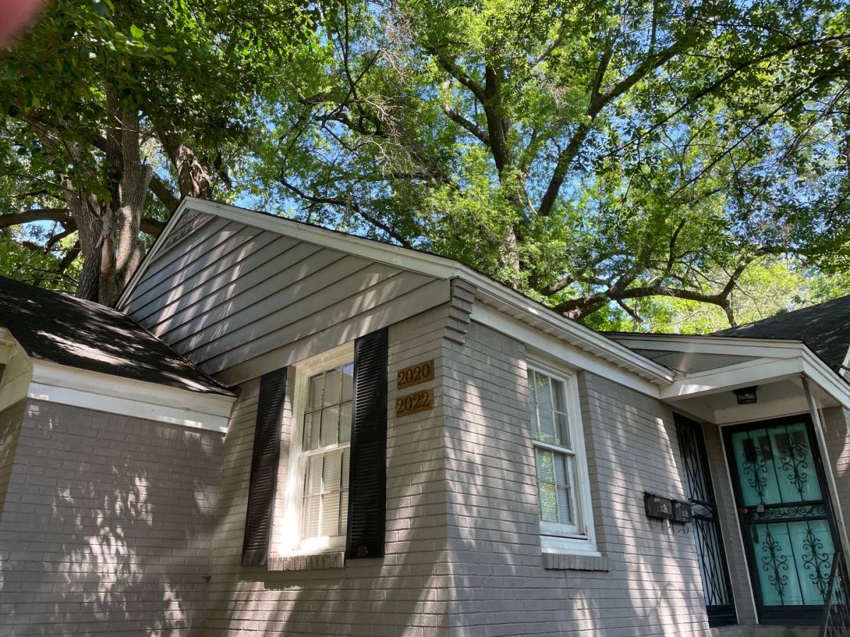 House for rent at 2020 Courtland Place, Memphis, TN 38104