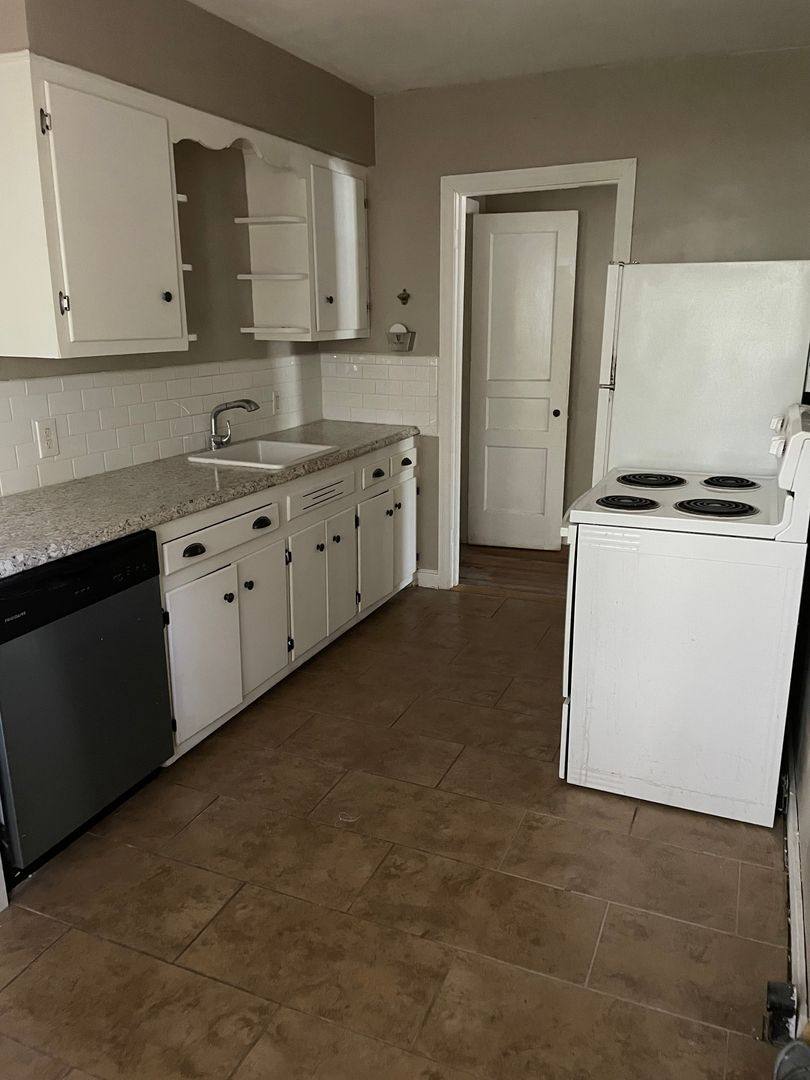 House for rent at 2020 Courtland Place, Memphis, TN 38104