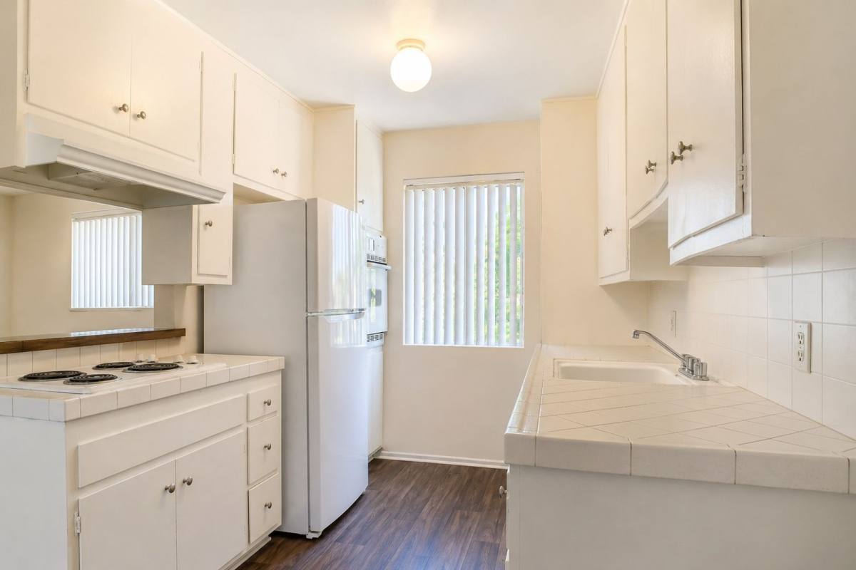 Apartment for rent at 15120 Victory Blvd, Van Nuys, CA 91411