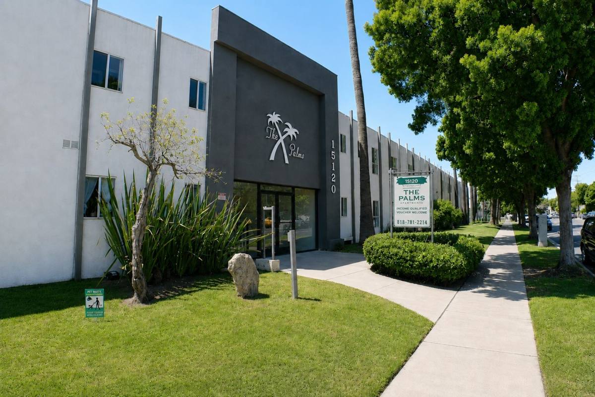Apartment for rent at 15120 Victory Blvd, Van Nuys, CA 91411