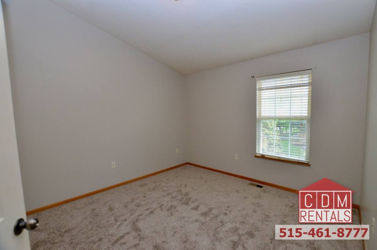 Townhouse for rent at 293 NE Basswood Dr, Waukee, IA 50263