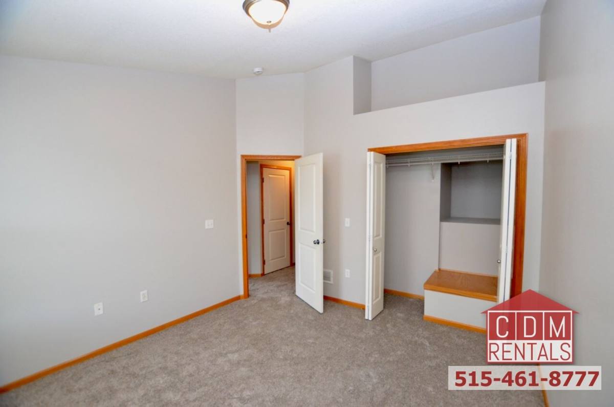 Townhouse for rent at 293 NE Basswood Dr, Waukee, IA 50263