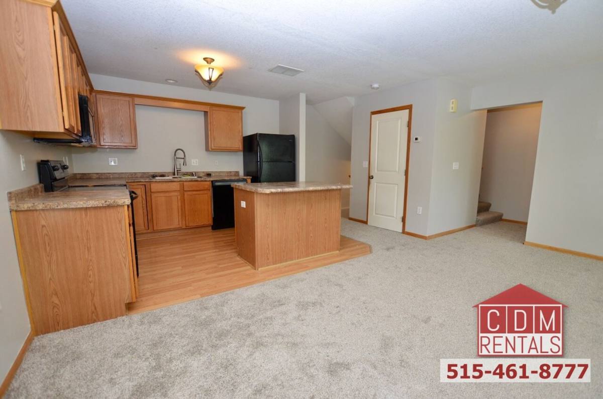 Townhouse for rent at 293 NE Basswood Dr, Waukee, IA 50263