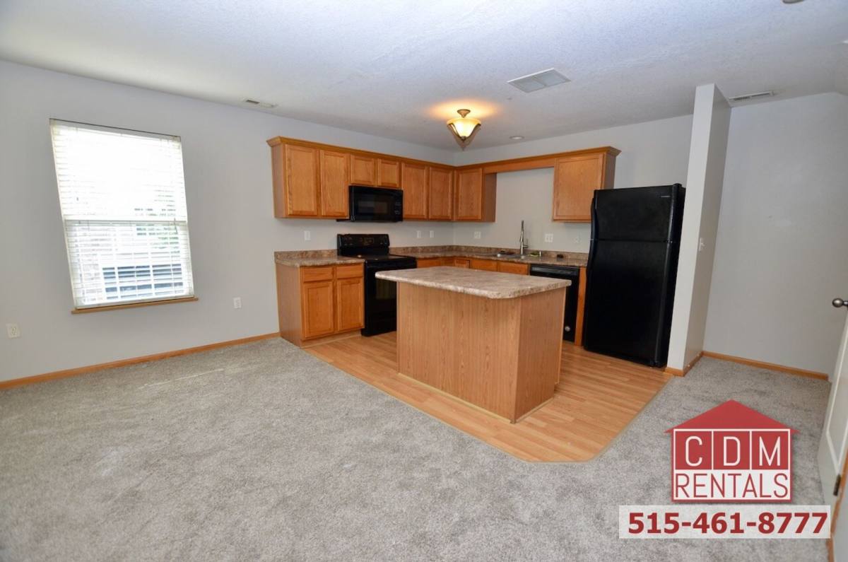 Townhouse for rent at 293 NE Basswood Dr, Waukee, IA 50263