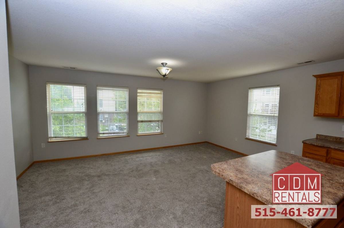 Townhouse for rent at 293 NE Basswood Dr, Waukee, IA 50263