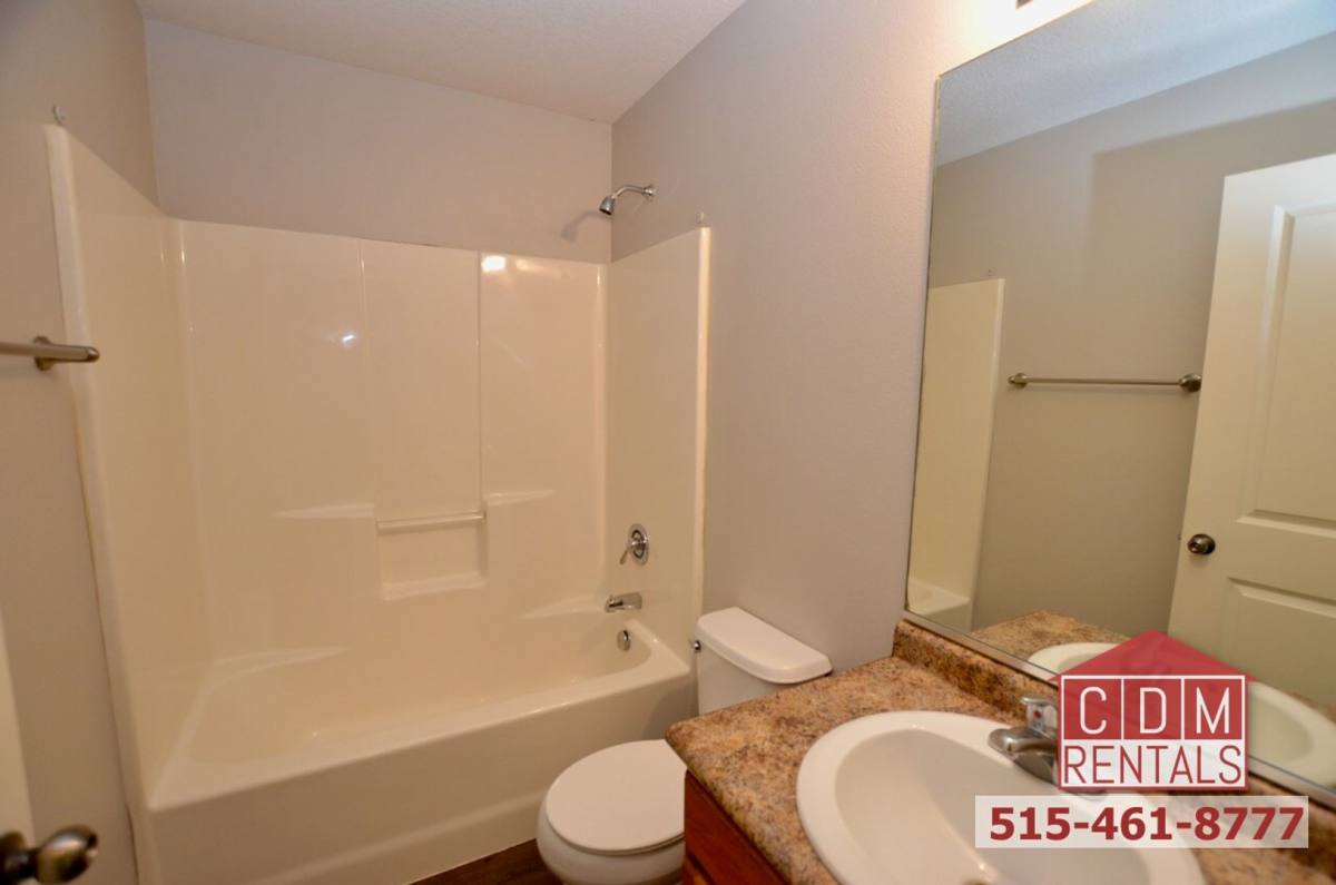 Townhouse for rent at 293 NE Basswood Dr, Waukee, IA 50263