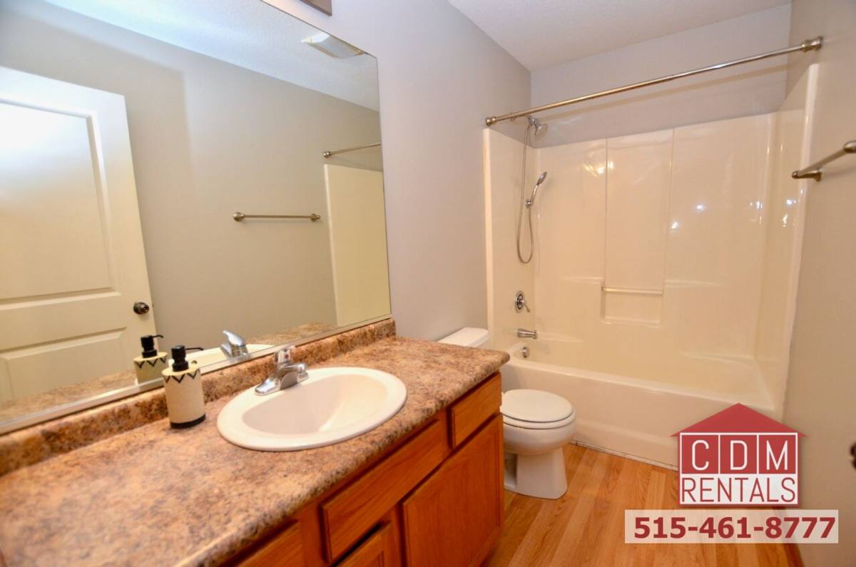 Townhouse for rent at 293 NE Basswood Dr, Waukee, IA 50263
