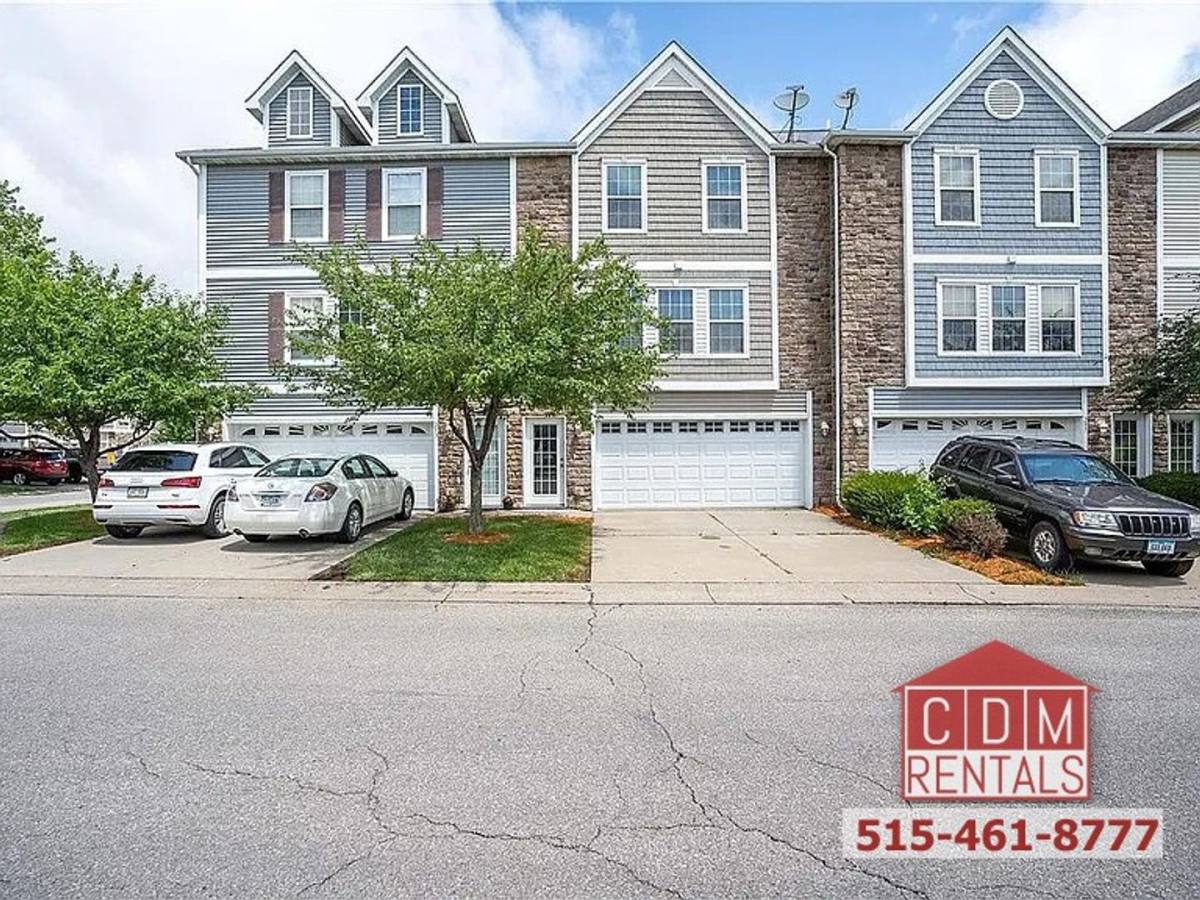 Townhouse for rent at 293 NE Basswood Dr, Waukee, IA 50263