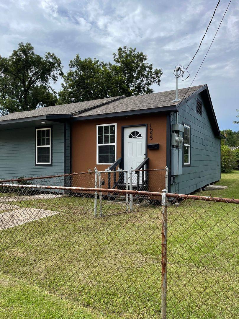 Townhouse for rent at 1555 Swan Ave, Baton Rouge, LA 70807