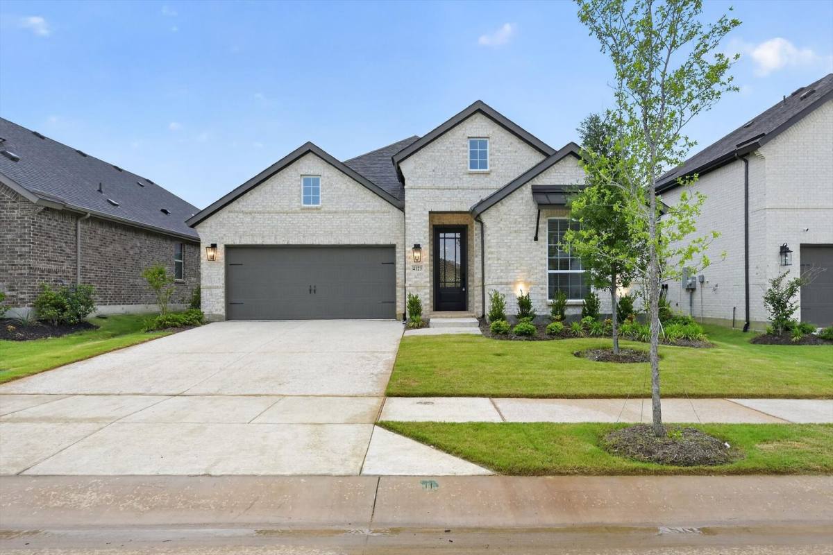 House for rent at 4123 Windy Point Rd, Little Elm, TX 75068