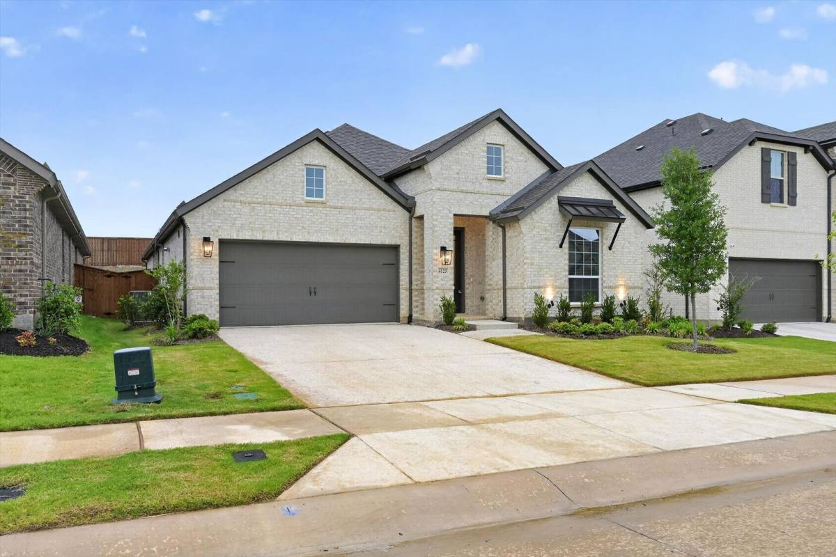 House for rent at 4123 Windy Point Rd, Little Elm, TX 75068