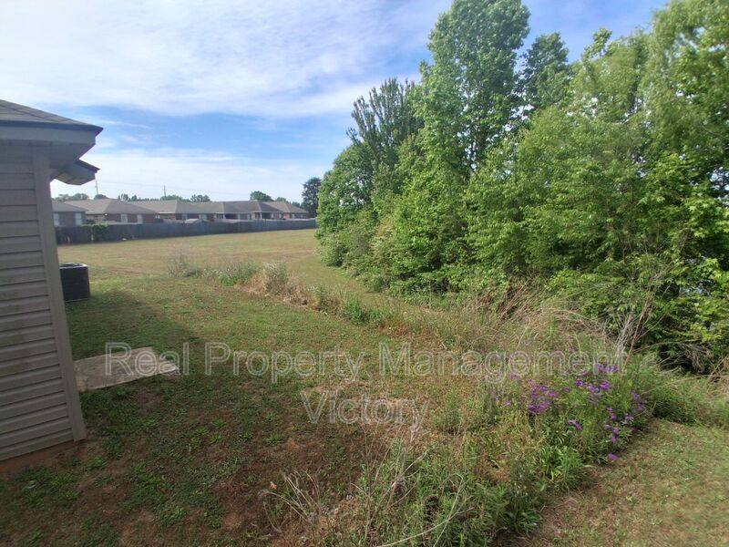House for rent at 12516 Waterbury Way, Moundville, AL 35474