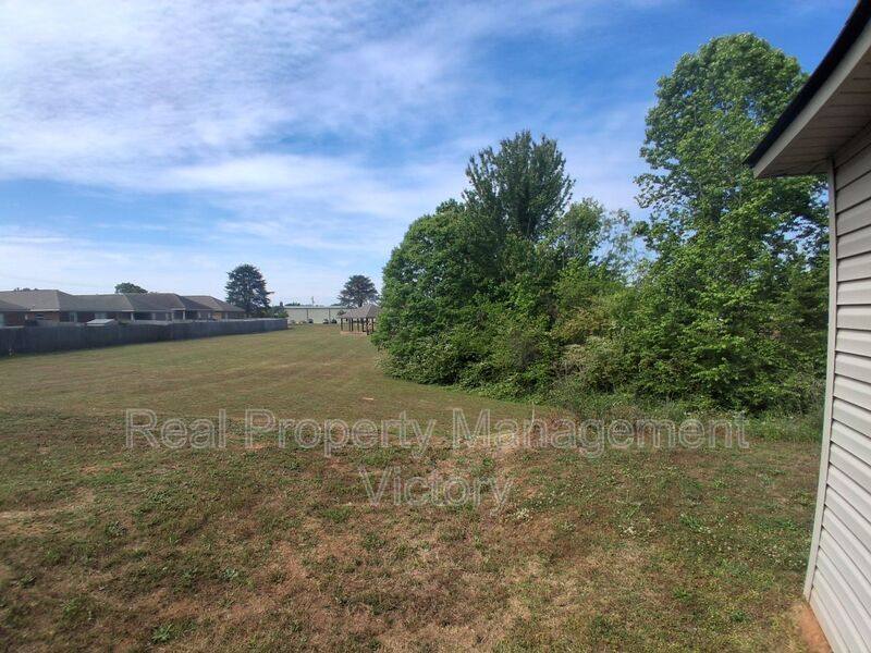 House for rent at 12516 Waterbury Way, Moundville, AL 35474