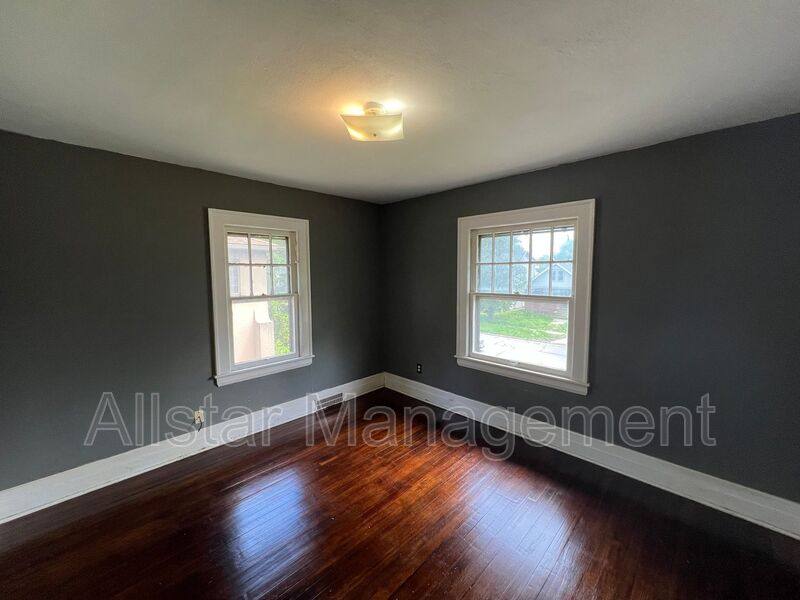 Apartment for rent at 411 9th St #UP, Elyria, OH 44035