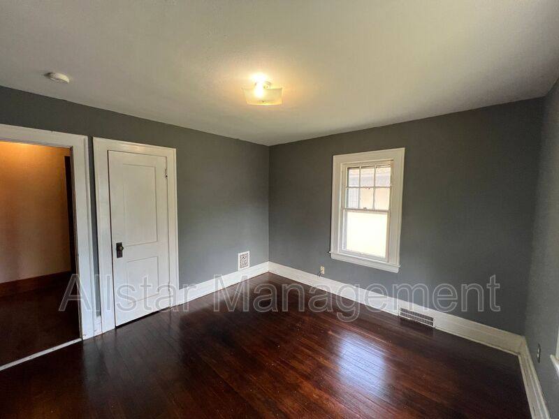 Apartment for rent at 411 9th St #UP, Elyria, OH 44035