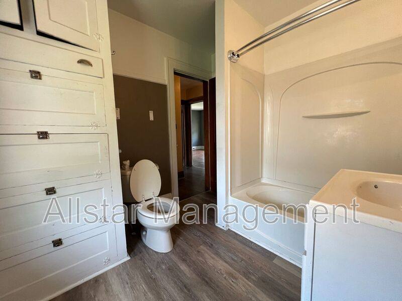 Apartment for rent at 411 9th St #UP, Elyria, OH 44035