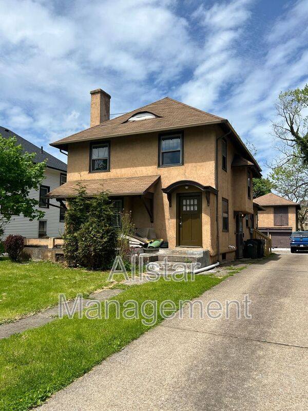 Apartment for rent at 411 9th St #UP, Elyria, OH 44035